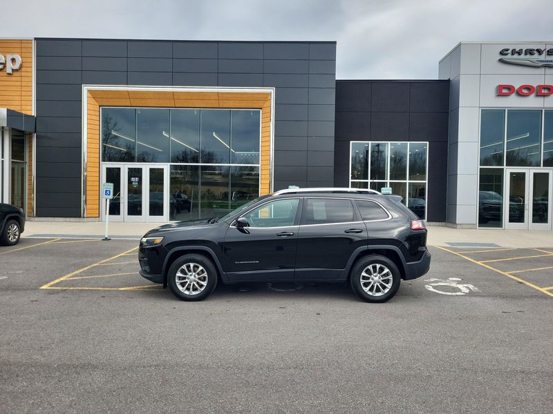 Used 2019 Jeep Cherokee LatitudeImage 1
