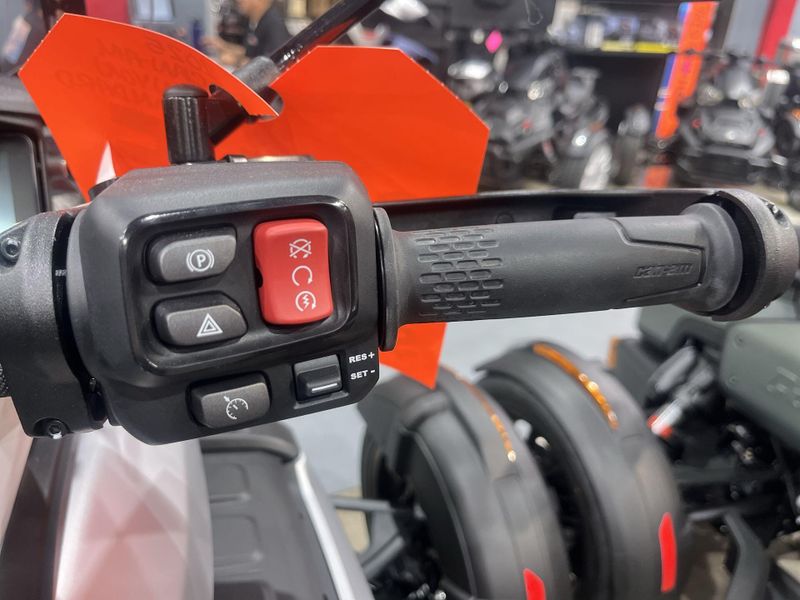 New 2025 Can-Am CANYON STANDARD Image 21
