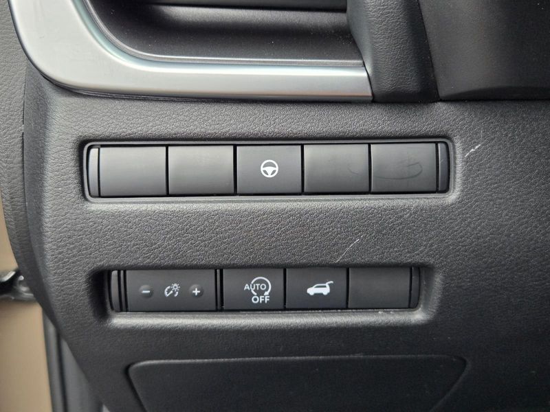 Used 2024 Nissan Rogue FWD SV