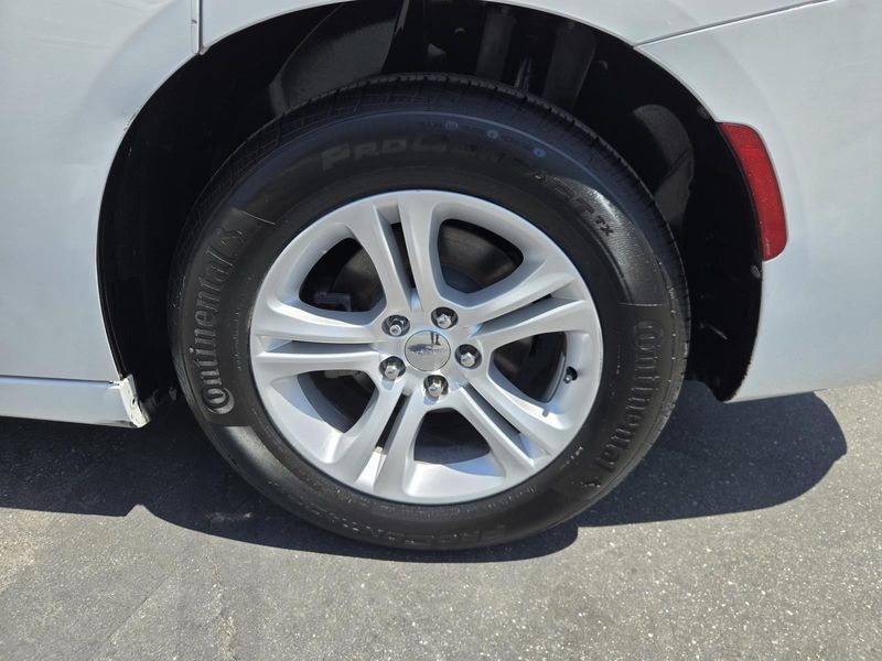 Used 2018 Dodge Charger SXT RWD