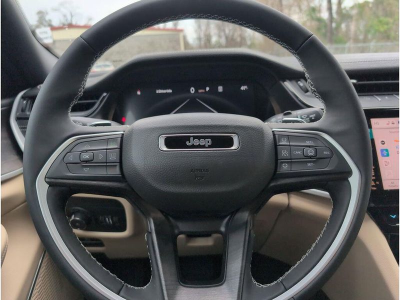 New 2026 Jeep Grand Cherokee Limited 4x2Image 24