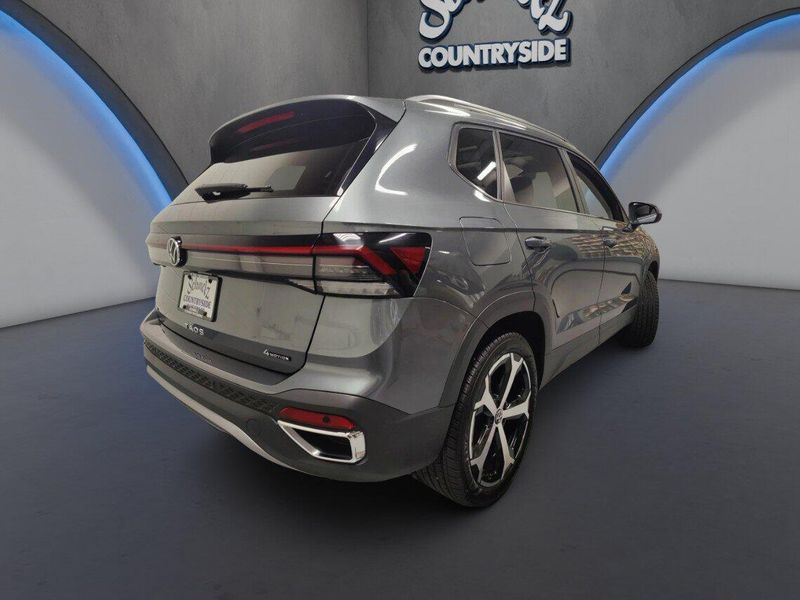 Used 2025 Volkswagen Taos SEL AWD w/Sunroof & NavImage 12