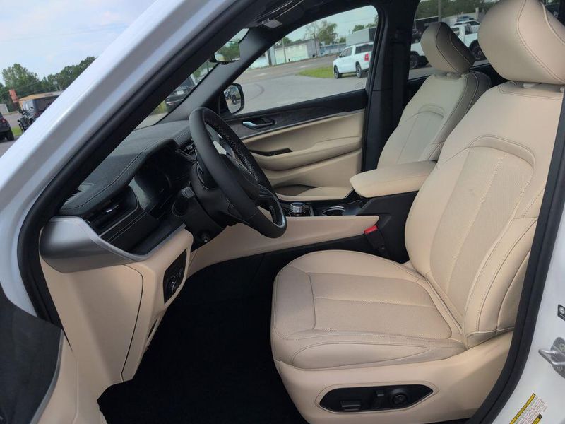2025 Jeep Grand Cherokee Limited 4x2Image 11