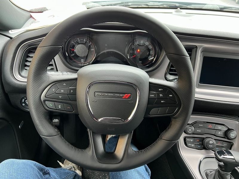 2023 Dodge Challenger Sxt AwdImage 2