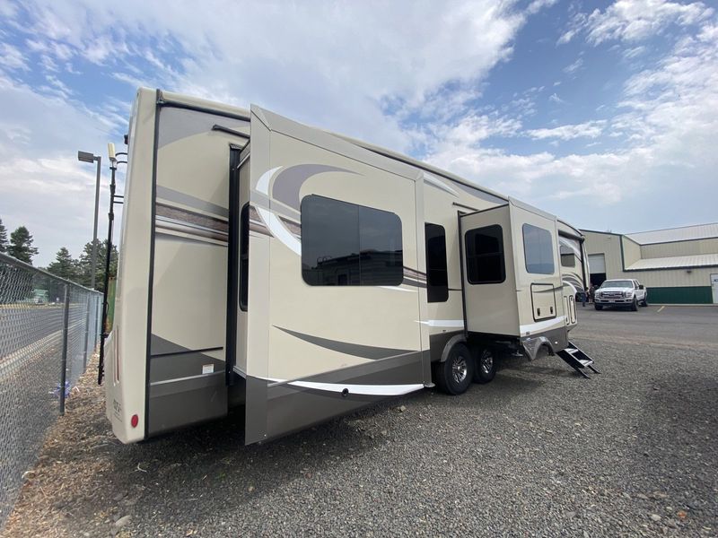 2018 JAYCO PINNACLE 38 REFS Image 2