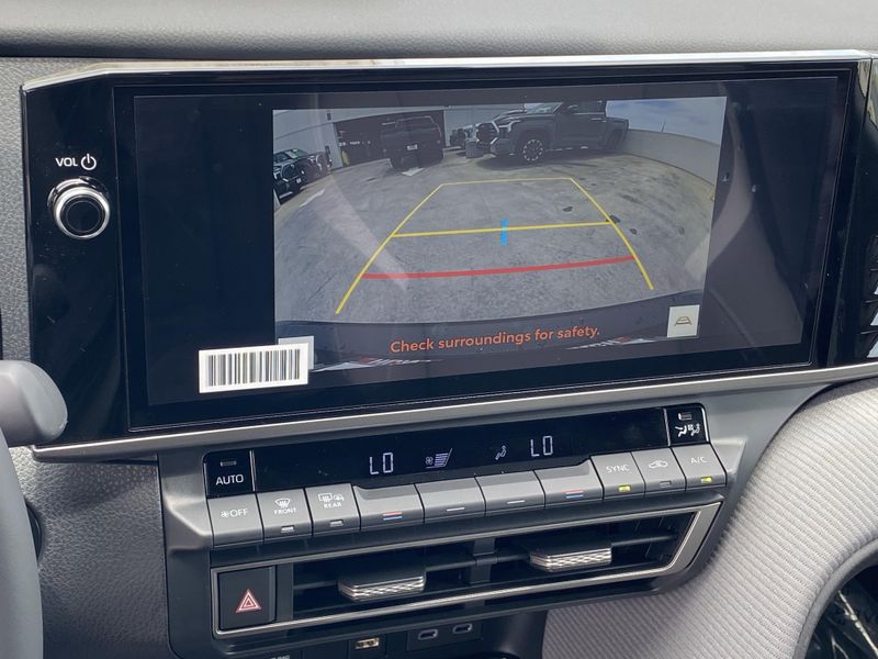 2025 Toyota Camry SEImage 16