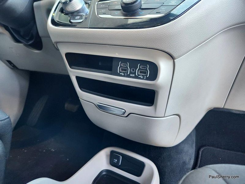 2022 Chrysler Voyager LXImage 50