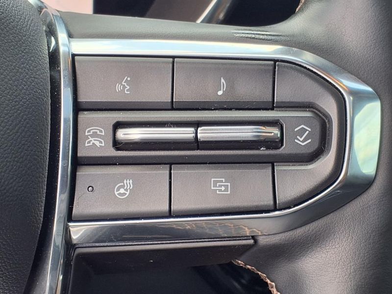 Used 2024 GMC Canyon DenaliImage 18