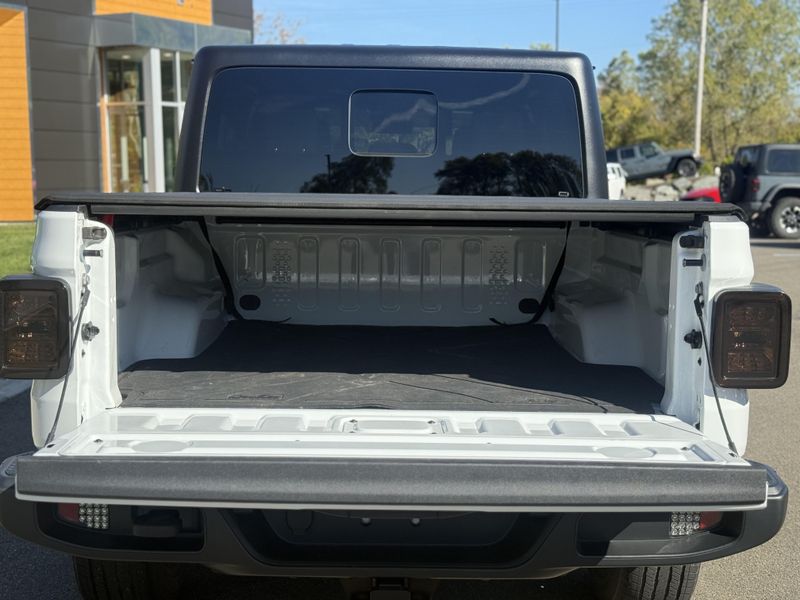 2024 Jeep Gladiator Sport photo 4