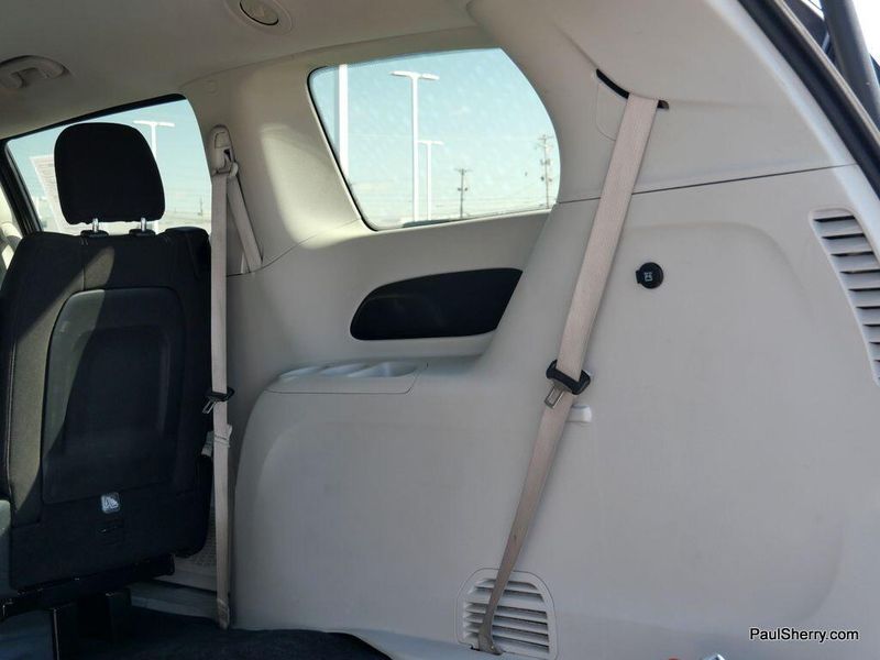 2022 Chrysler Voyager LXImage 54