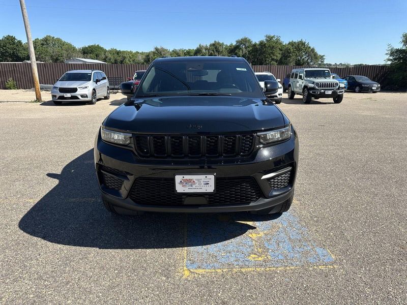 2024 Jeep Grand Cherokee Altitude X 4x4Image 3