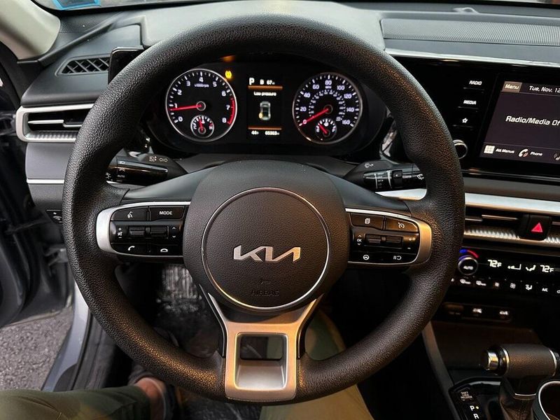 2022 Kia K5 LXSImage 2