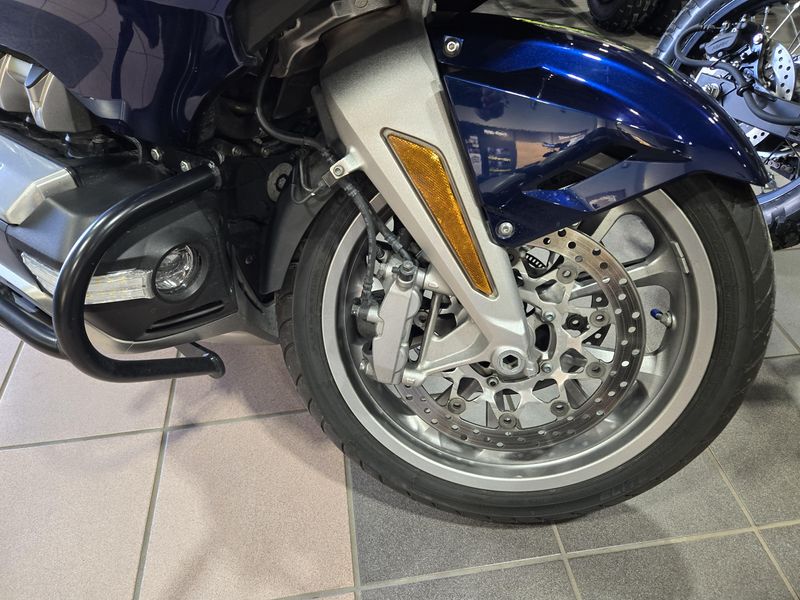 USED 2018 HONDA GOLD WING TOUR Image 17