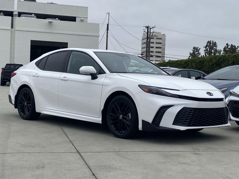 New 2025 Toyota Camry SEImage 2