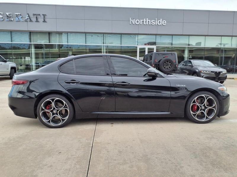 Used 2022 Alfa Romeo Giulia VeloceImage 12