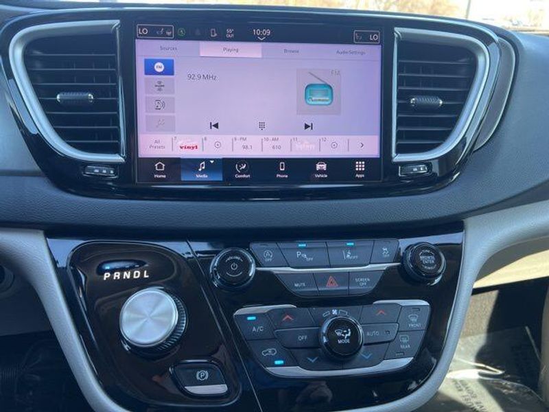 2023 Chrysler Pacifica Touring LImage 35