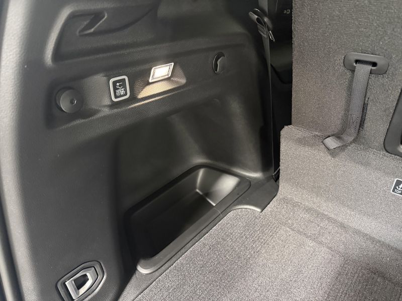 New 2025 Jeep Grand Cherokee L Limited 4x4Image 8