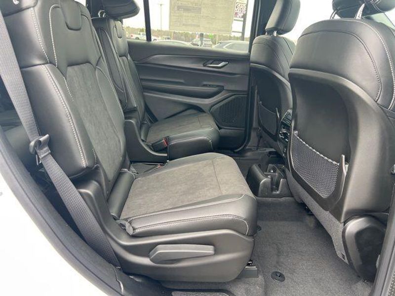 2025 Jeep Grand Cherokee L Altitude X 4x4