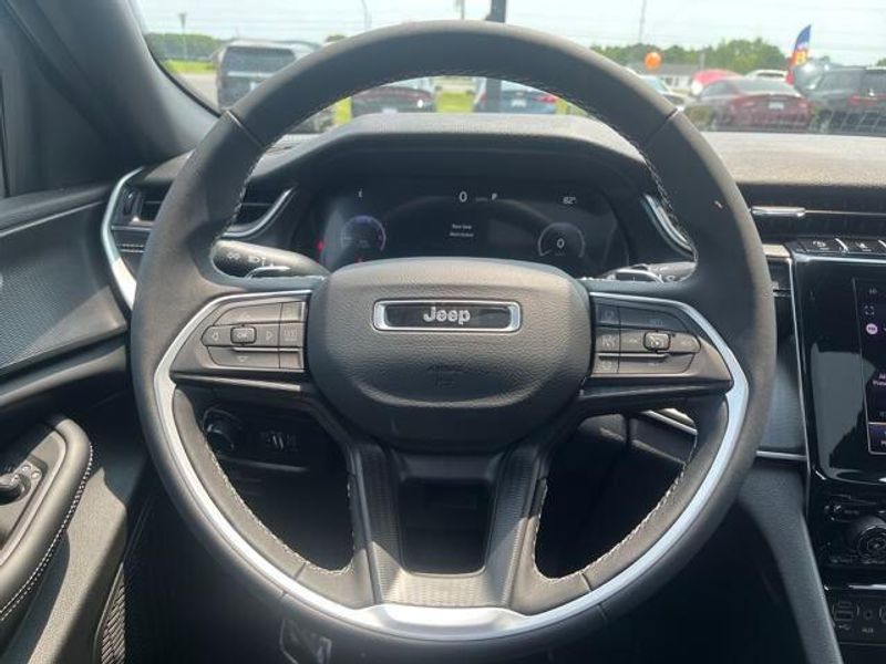 2025 Jeep Grand Cherokee Laredo X 4x4
