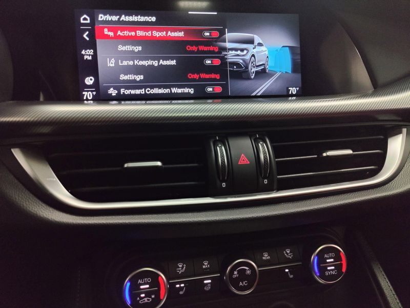 2024 Alfa Romeo Stelvio Veloce Premium AWD w/Activ AsstImage 11