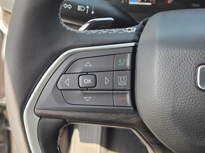 New 2026 Jeep Grand Cherokee L Laredo Altitude 4x2