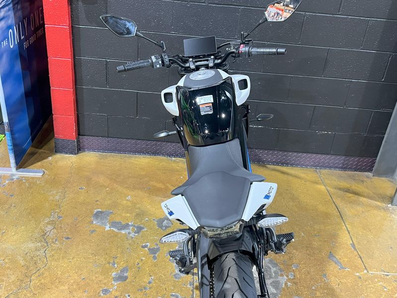 2025 CFMOTO 300NK Image 14