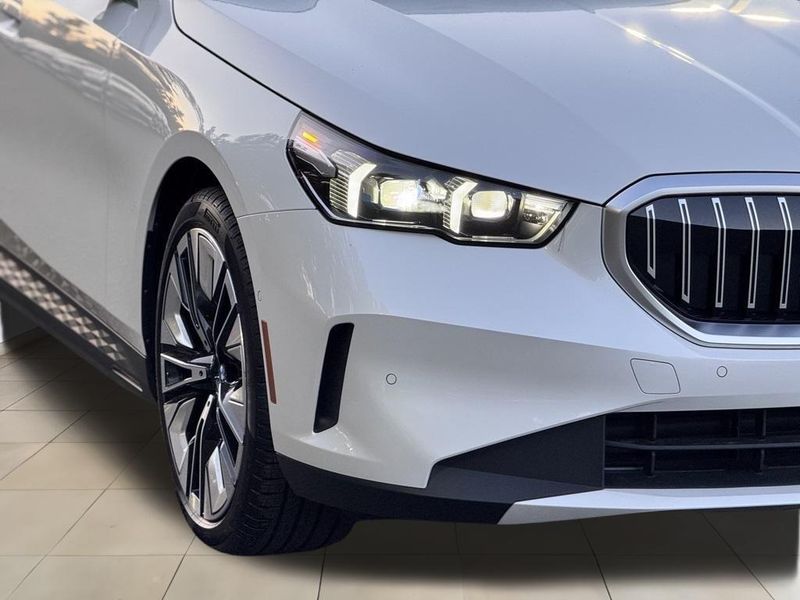 2025 BMW i5 xDrive40Image 11