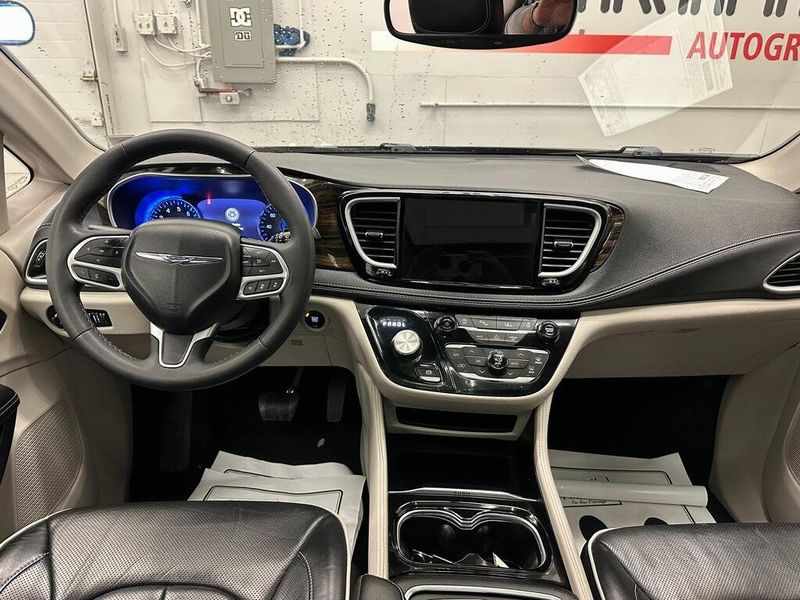 2023 Chrysler Pacifica LimitedImage 29