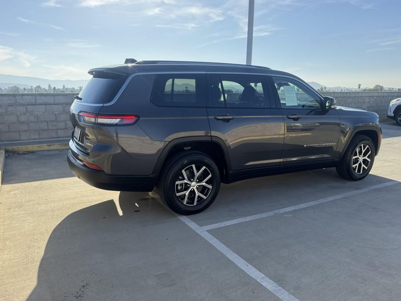 Used 2024 Jeep Grand Cherokee L LimitedImage 11