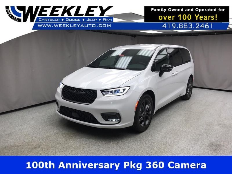 New 2026 Chrysler Pacifica SelectImage 1