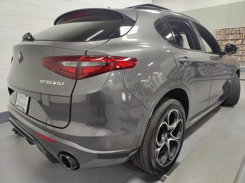 2022 Alfa Romeo Stelvio Veloce AWD w/Sunroof & NavImage 14