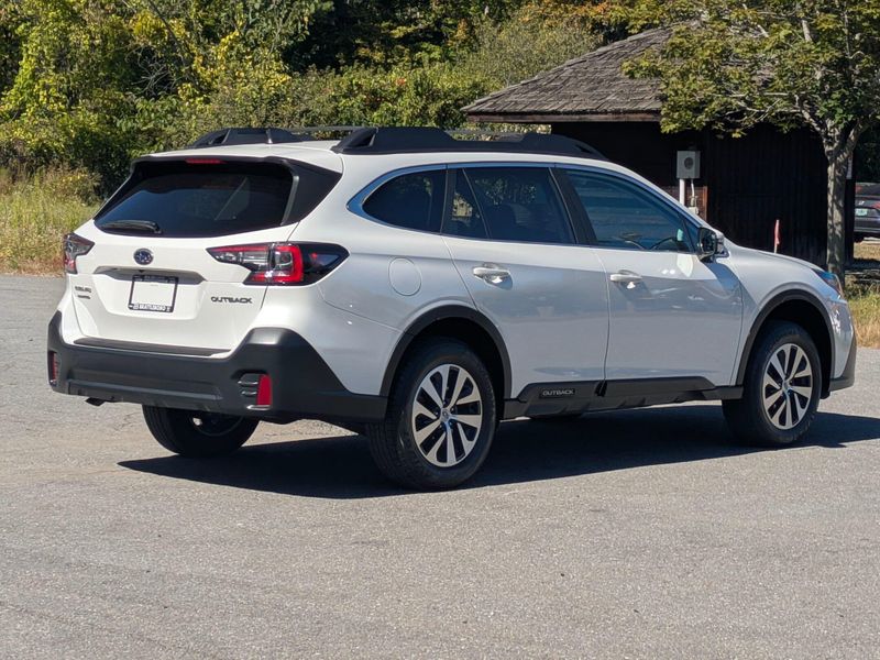 2020 Subaru Outback Premium photo 3