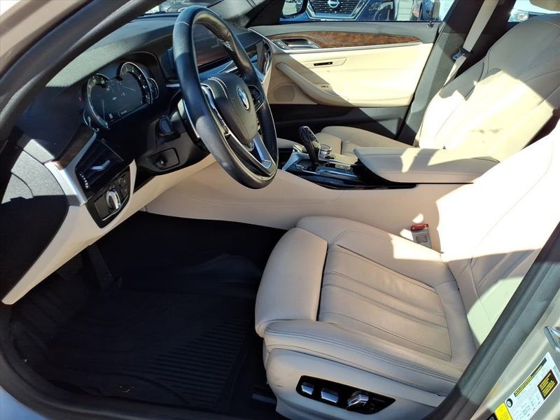 Used 2019 BMW 530i xDriveImage 16