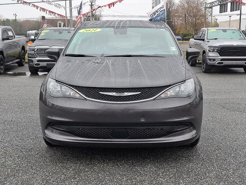 2021 Chrysler Voyager LX photo 2