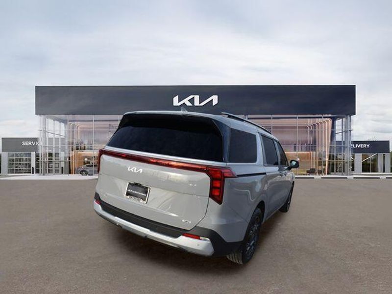 New 2026 Kia Carnival Hybrid EXImage 4