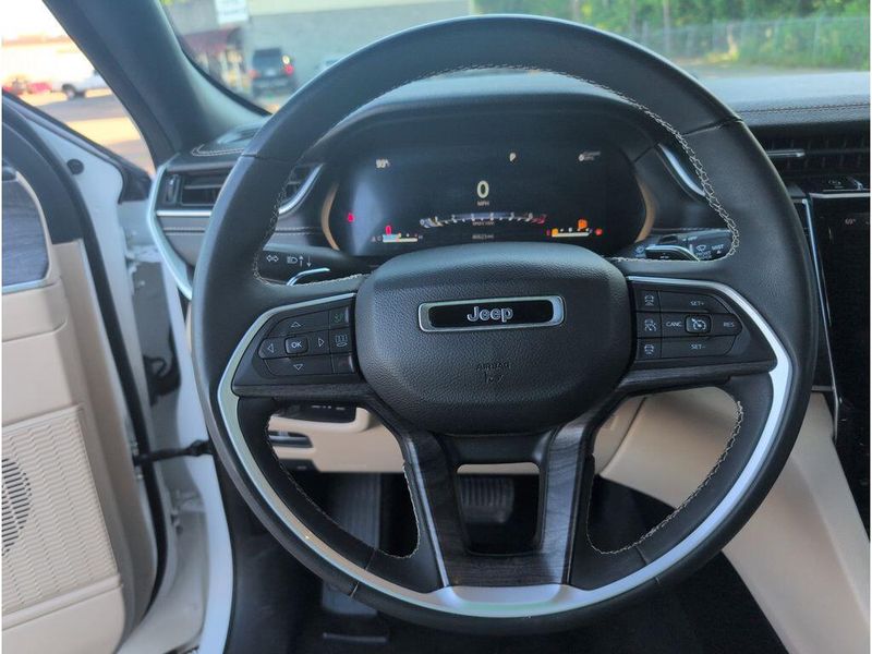 Used 2023 Jeep Grand Cherokee LimitedImage 22