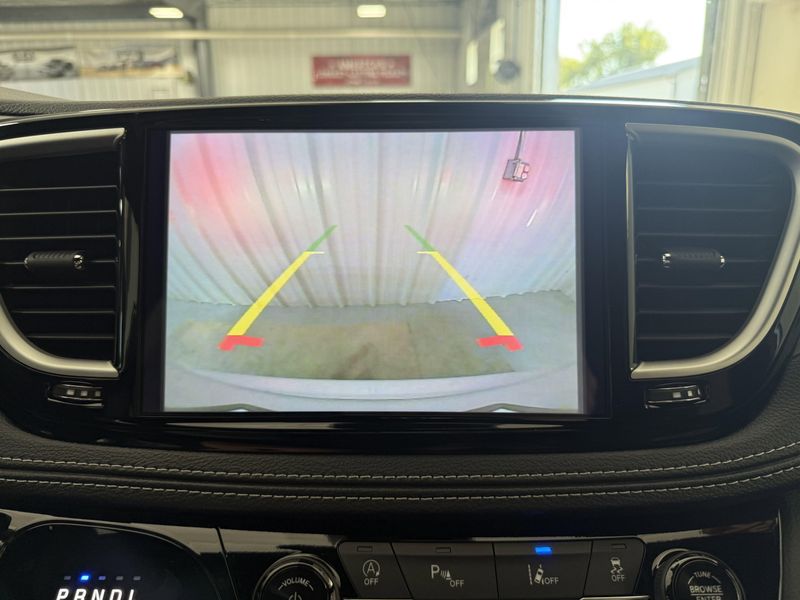 New 2026 Chrysler Pacifica SelectImage 14