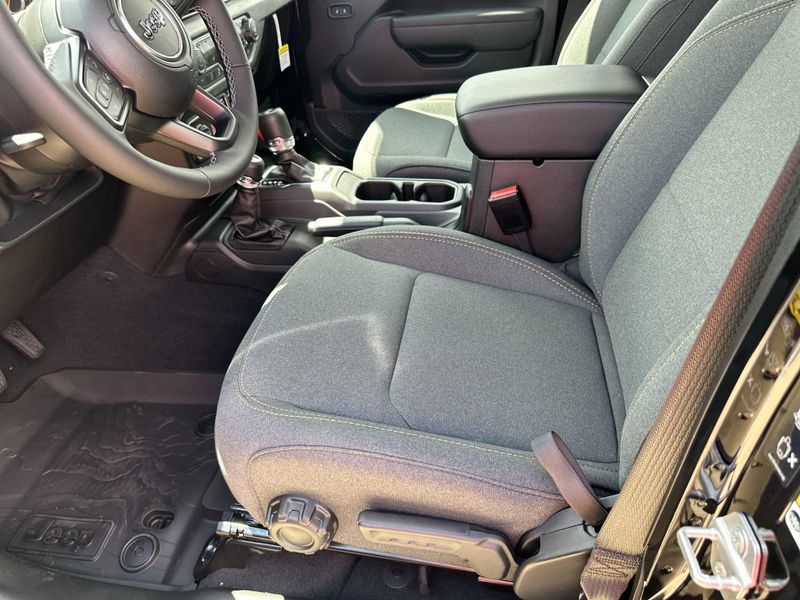 New 2025 Jeep Wrangler 4-door Sport SImage 17