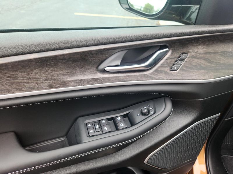 New 2027 Jeep Grand Cherokee Limited Reserve