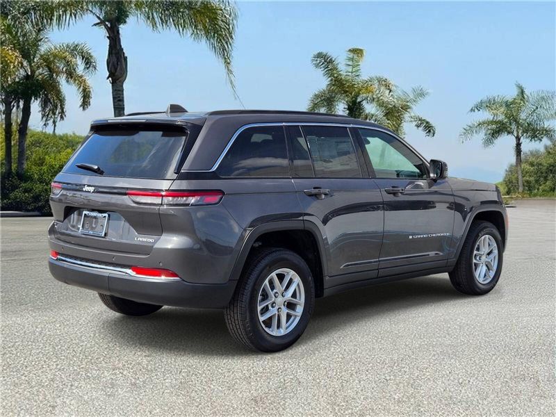 New 2026 Jeep Grand Cherokee Laredo 4x2