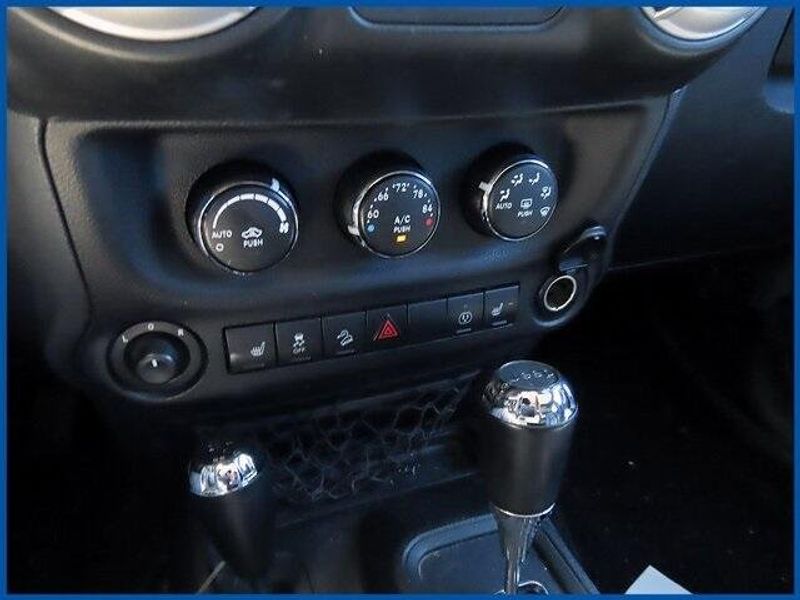 2014 Jeep Wrangler Unlimited SaharaImage 17