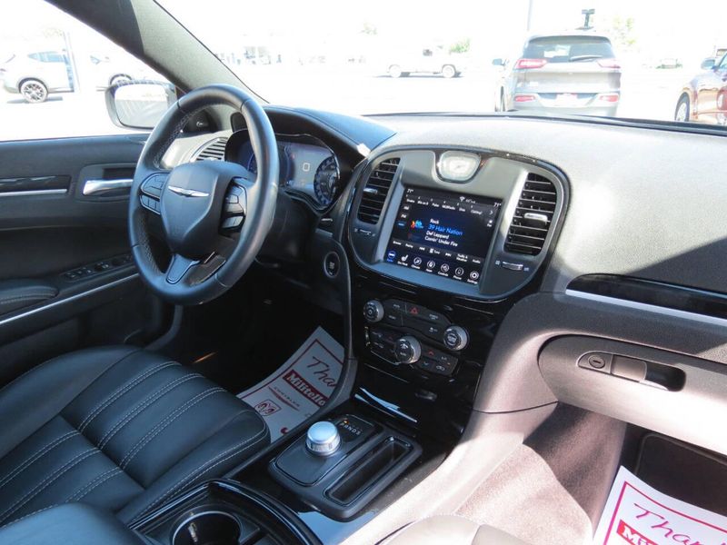 Used 2018 Chrysler 300 S AWD 4dr SedanImage 13