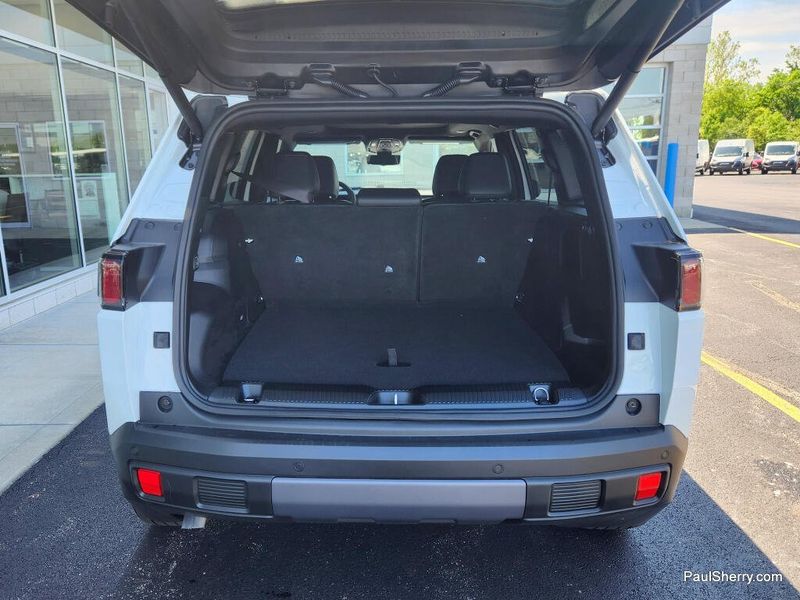 New 2026 Jeep Cherokee Overland 4x4