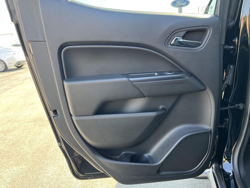 2022 Chevrolet Colorado LT photo 18