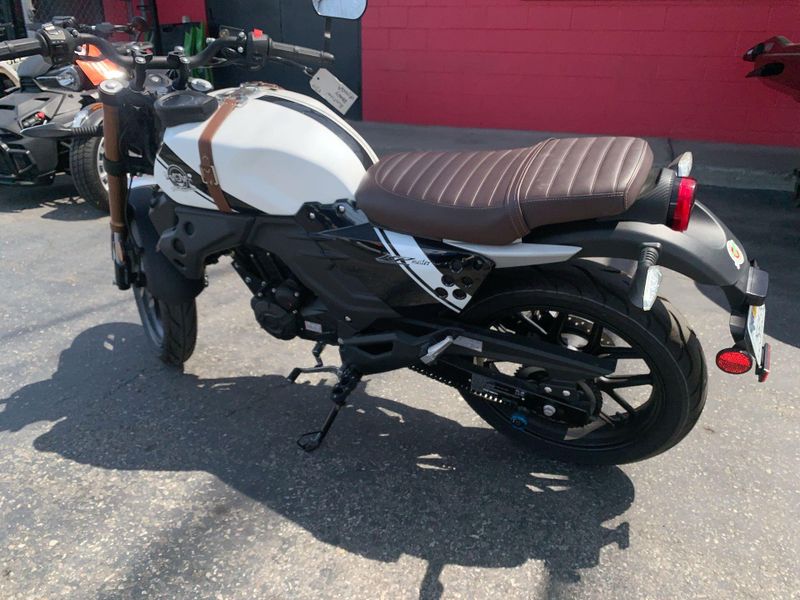 Used 2023 American Lifan KPM 200 Image 13