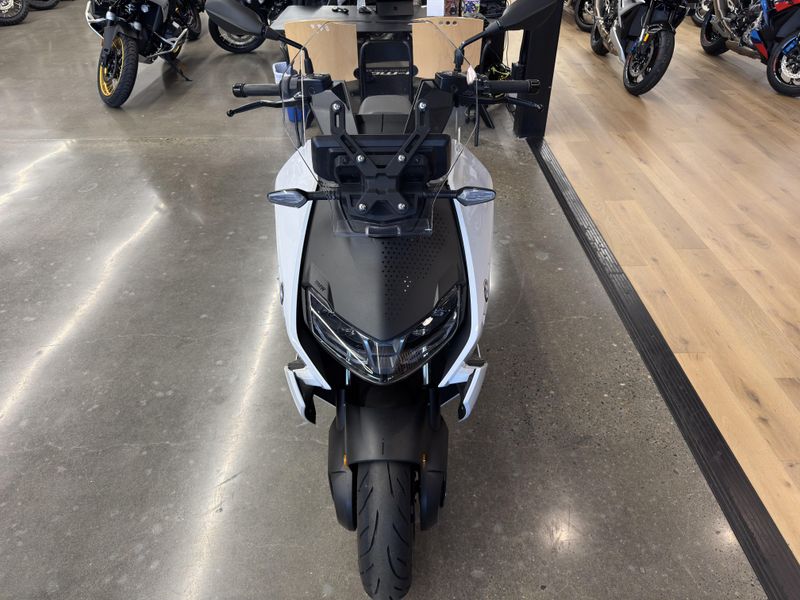 2024 BMW CE 04 - LIGHT WHITE 