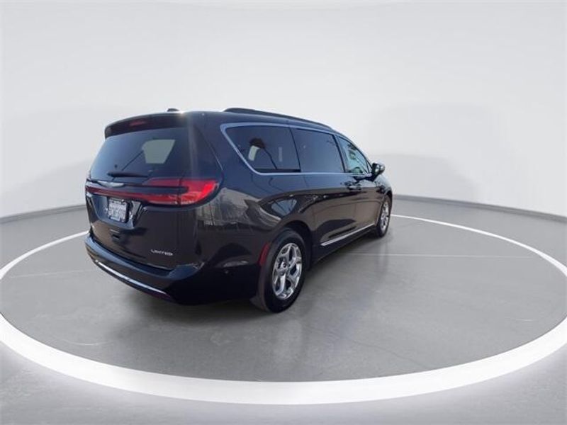 2022 Chrysler Pacifica LimitedImage 8