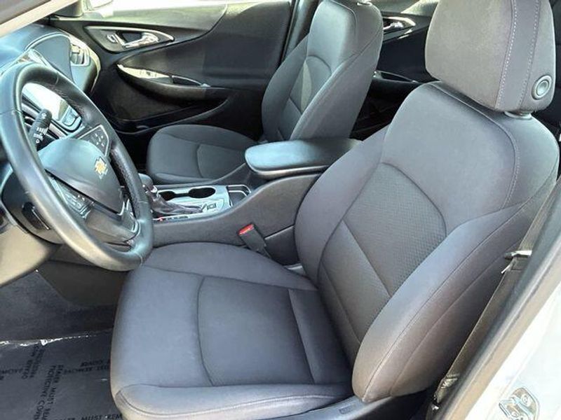 Used 2025 Chevrolet Malibu RSImage 18