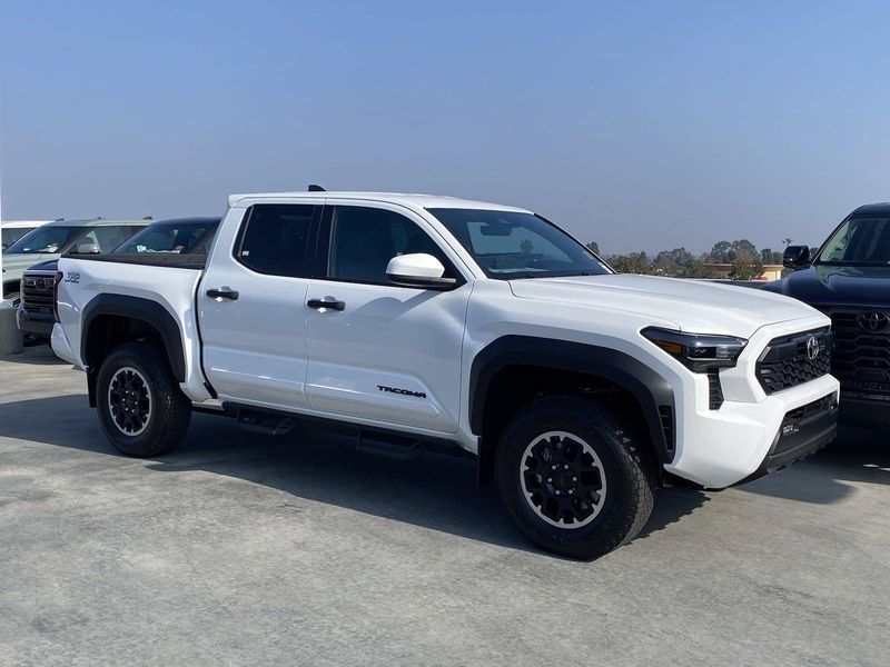 2024 Toyota Tacoma TRD Off RoadImage 2