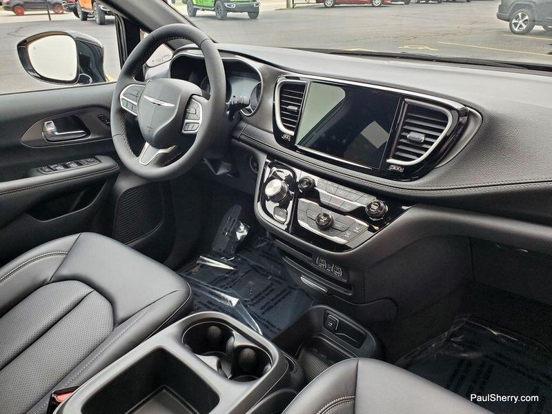 2025 Chrysler Pacifica SelectImage 20
